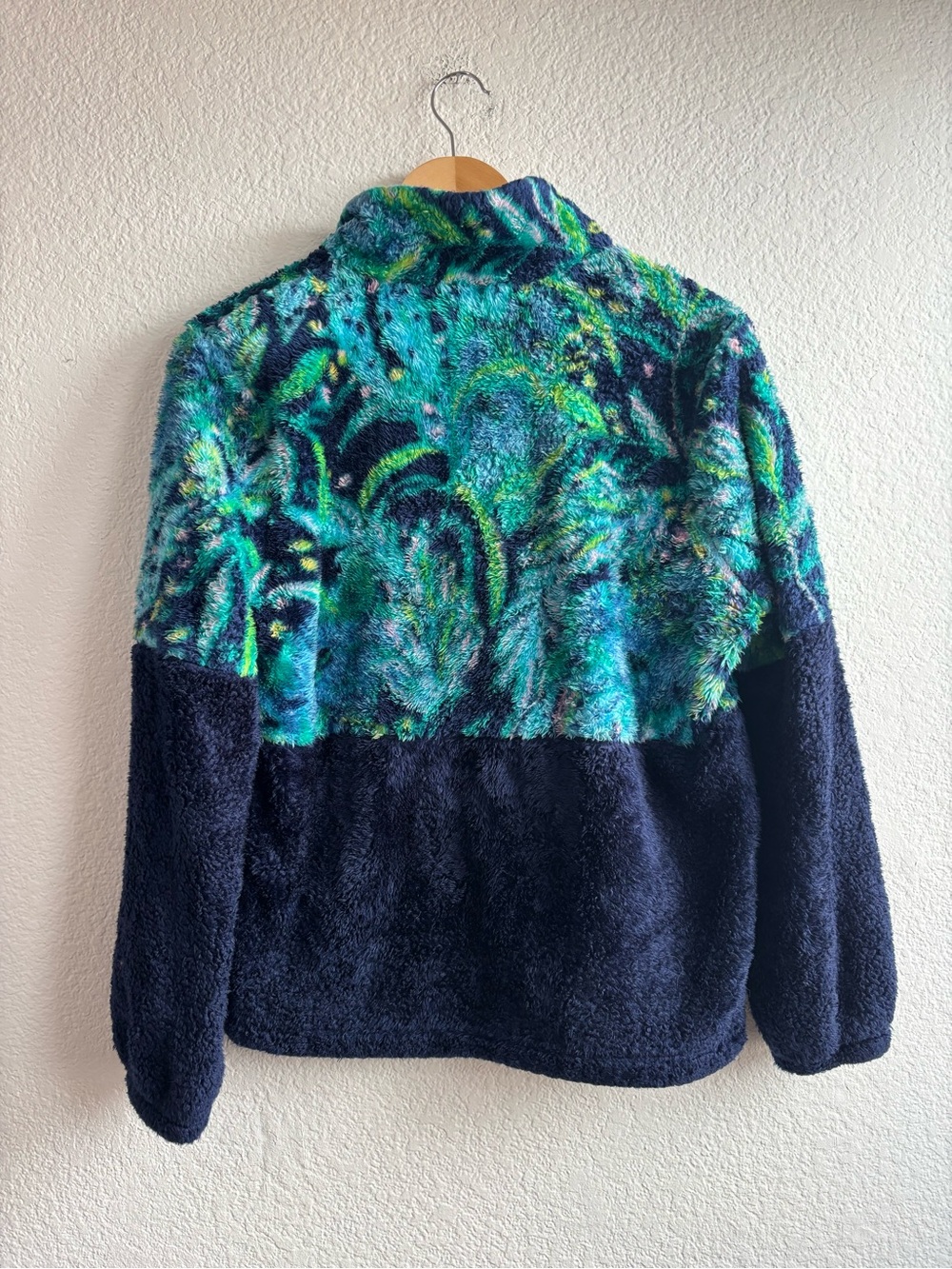Lilly Pulitzer Keala Sherpa Popover Top Hoodie Low Tide Navy Catty Medium - Picture 7 of 8